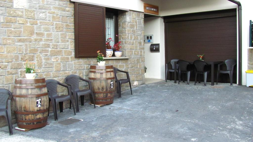 Casa Tau Guest House Larrasoana Exterior foto